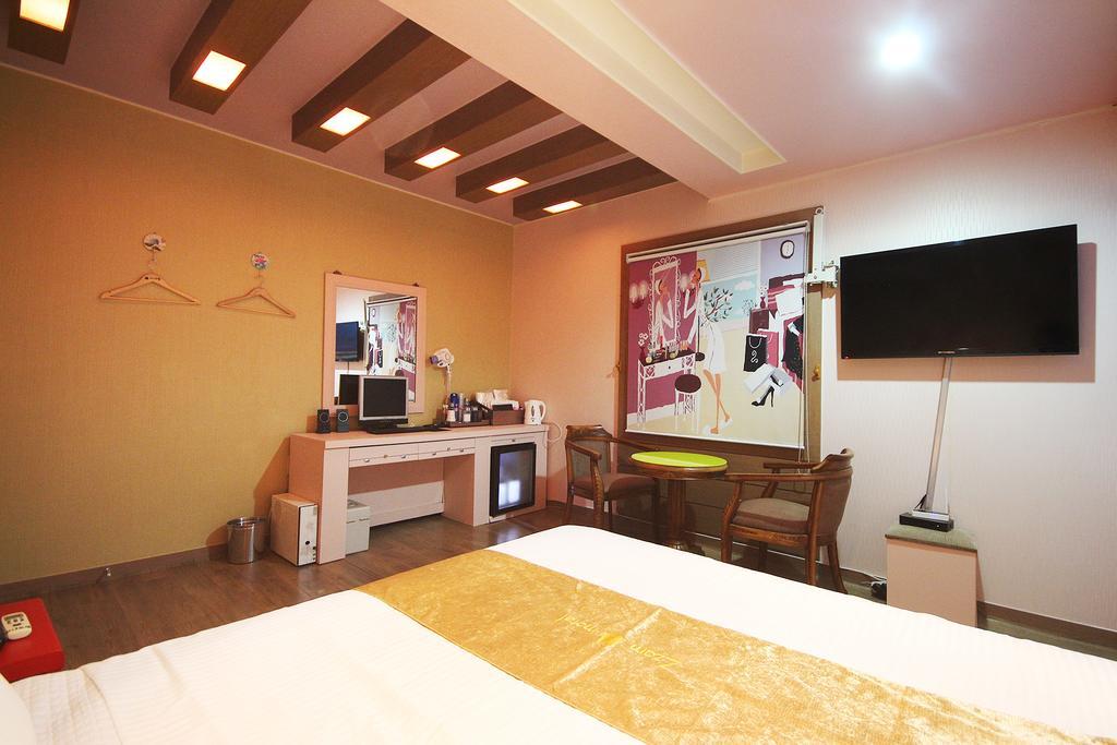 Hole In One Hotel Sacheon Eksteriør bilde